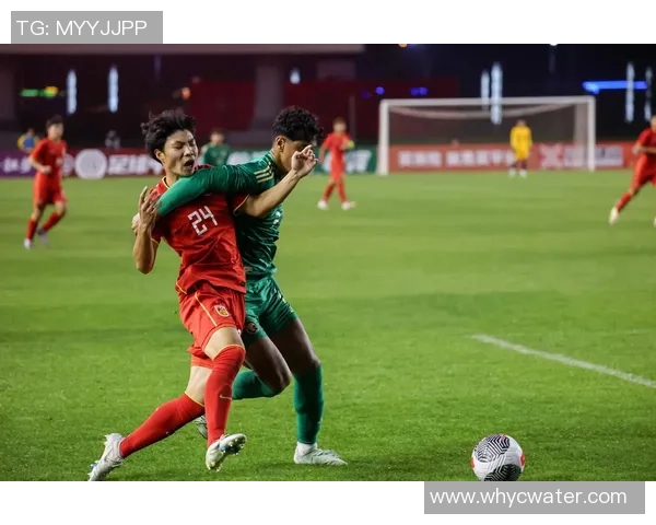 当足球巨星绽放笑容时那一刻点亮了赛场与球迷心灵 当足球巨星绽放笑容时那一刻点亮了赛场与球迷心灵