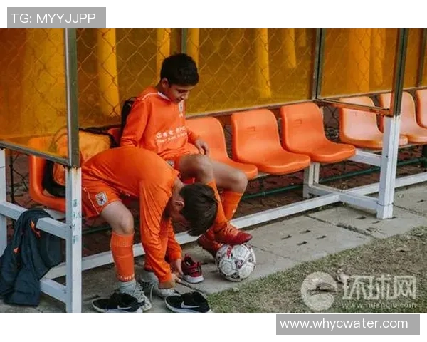 护腿板足球球星的防守艺术与比赛中不可忽视的保护作用分析