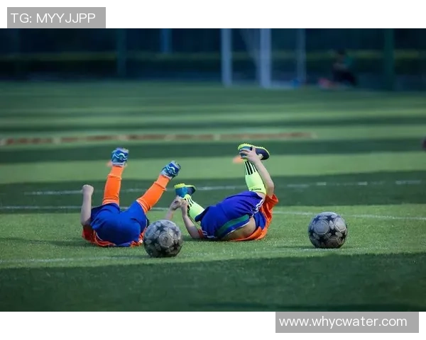 西安足球球星赛场内外的精彩表现与成长故事 西安足球球星赛场内外的精彩表现与成长故事